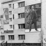 Живописный портрет В.И.Ленина. На три этажа Ворошиловградского отделения ЖД 1971г. Масло.